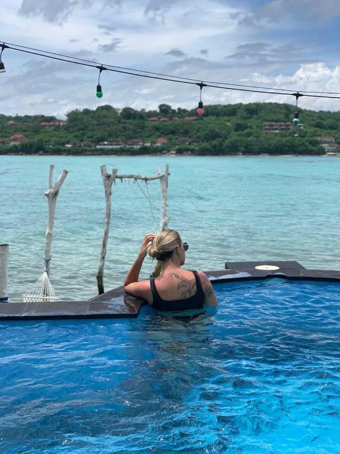 The Waterfront Beach House Lembongan Exterior photo