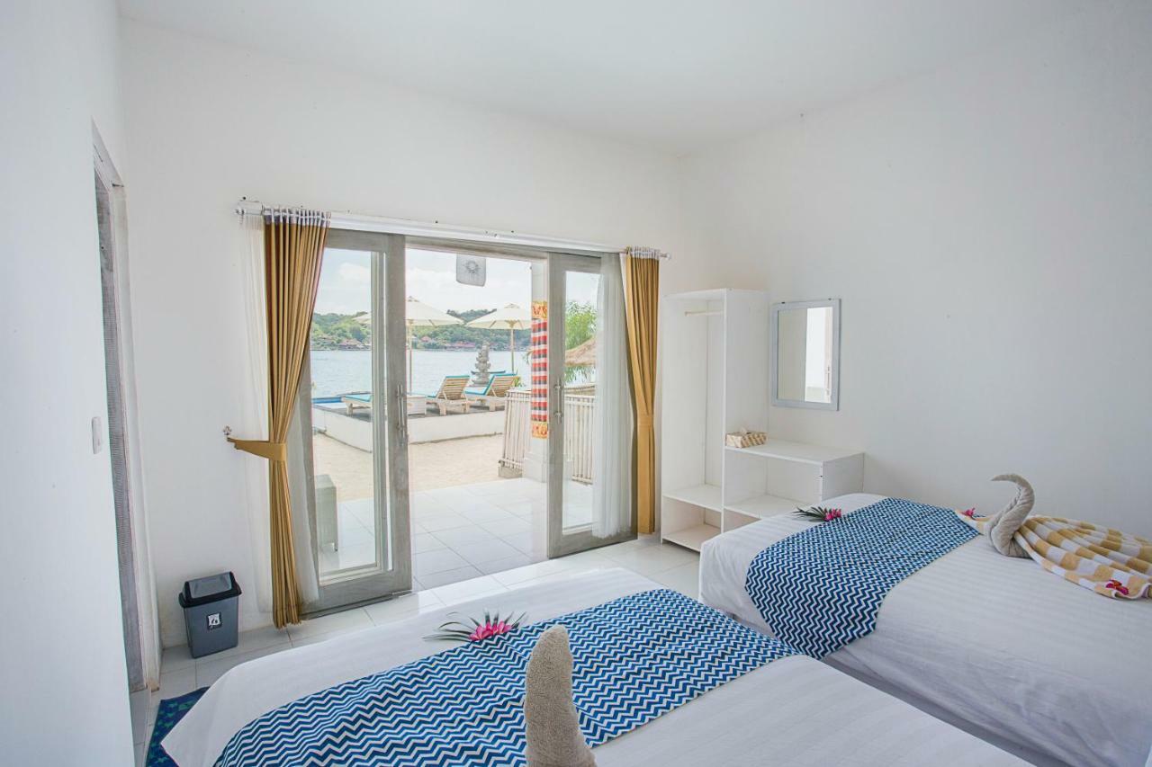 The Waterfront Beach House Lembongan Exterior photo