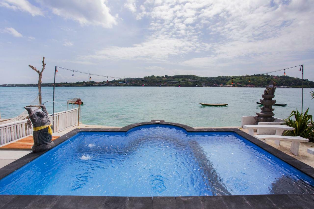 The Waterfront Beach House Lembongan Exterior photo