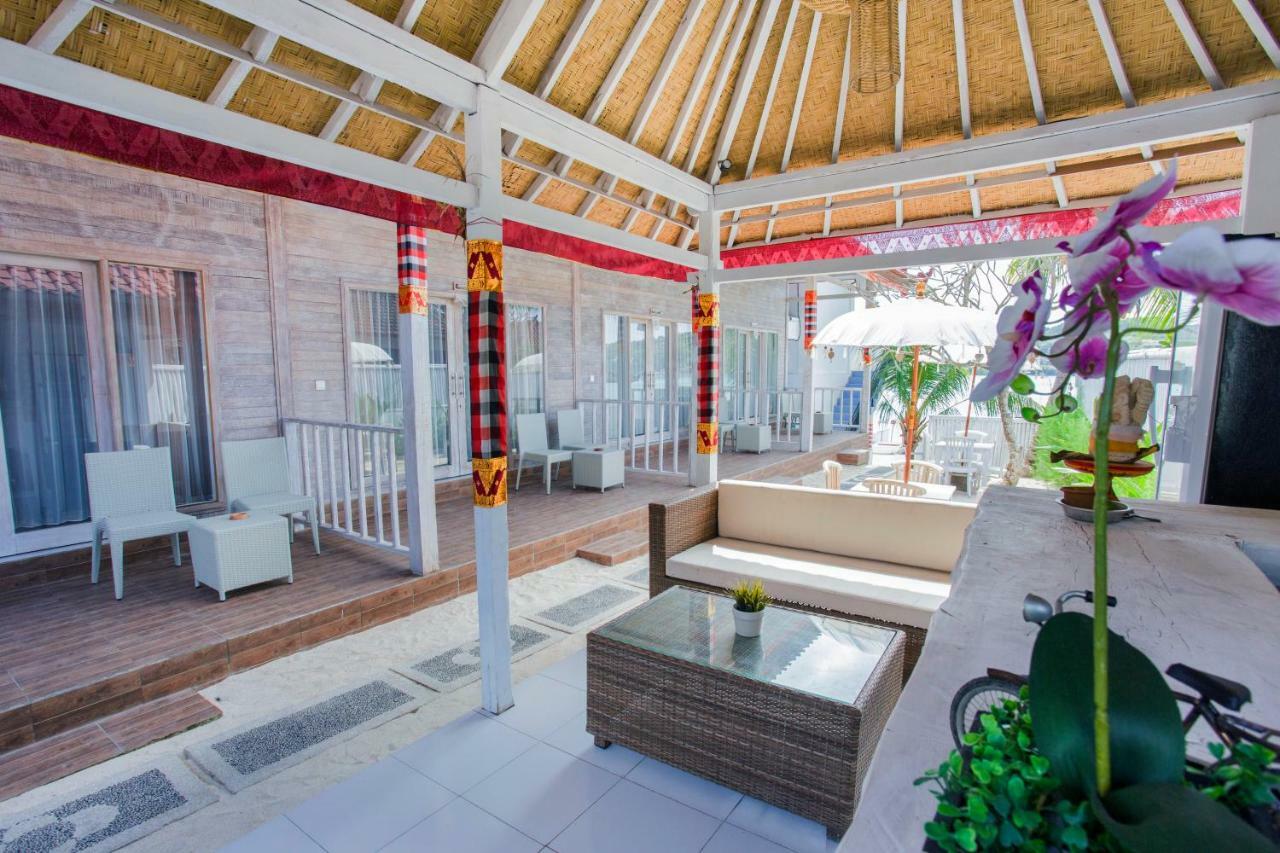 The Waterfront Beach House Lembongan Exterior photo