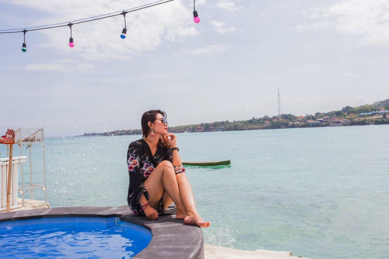 The Waterfront Beach House Lembongan Exterior photo