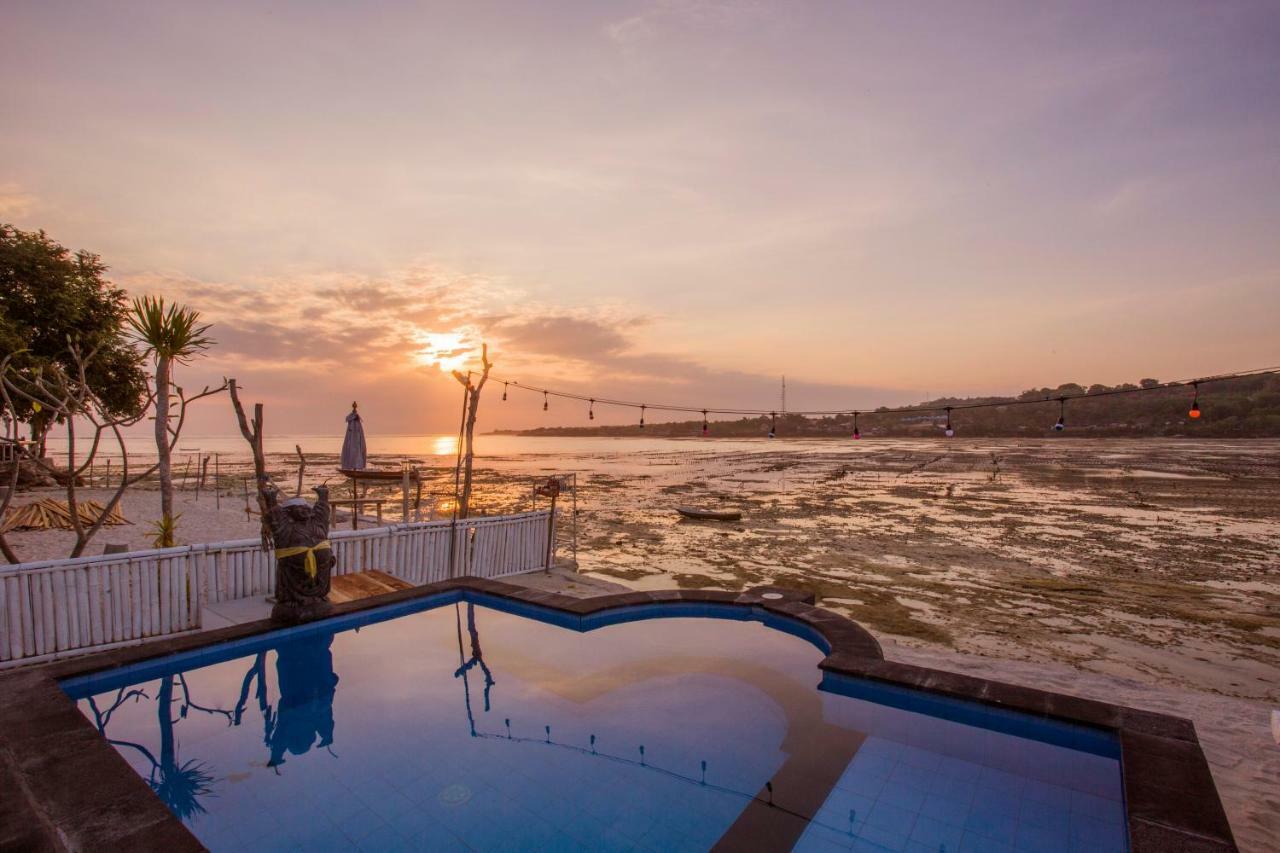 The Waterfront Beach House Lembongan Exterior photo