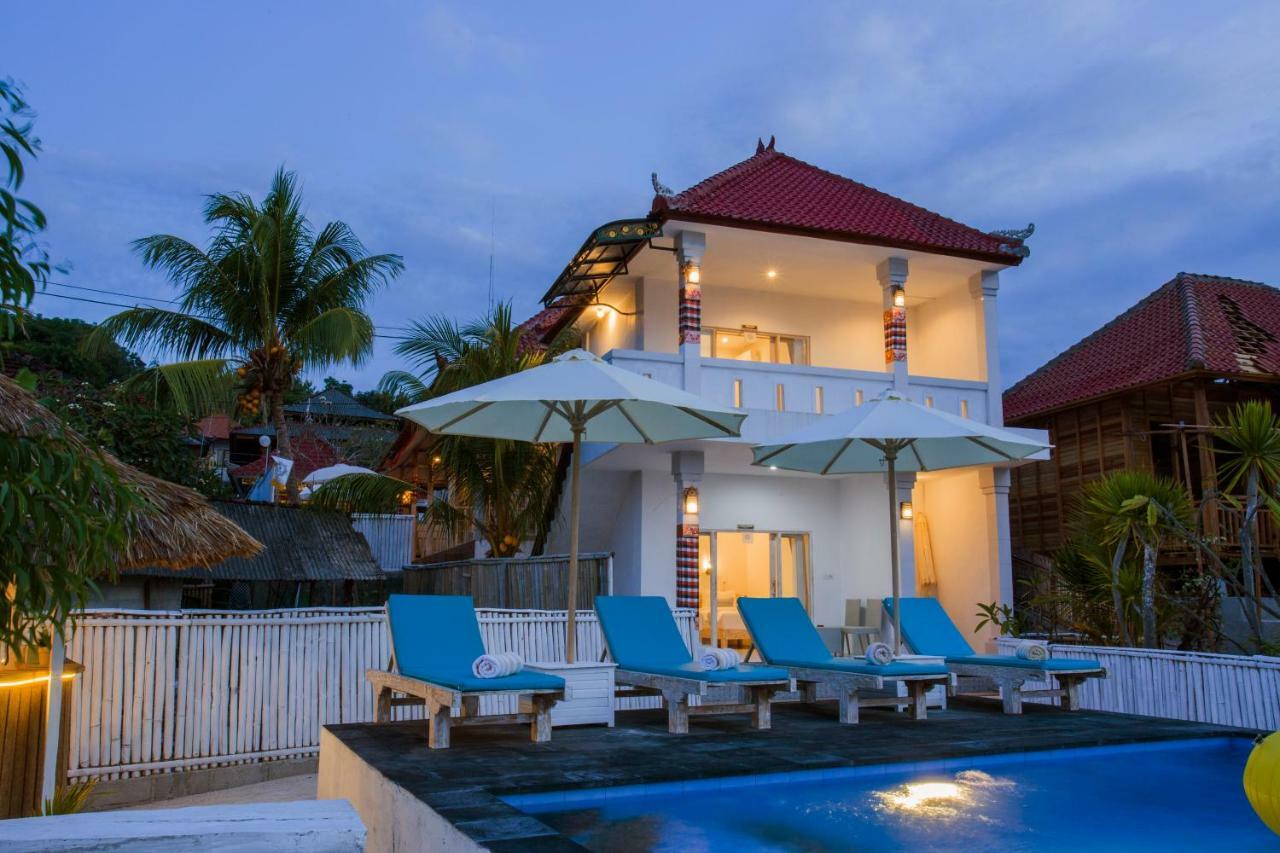 The Waterfront Beach House Lembongan Exterior photo